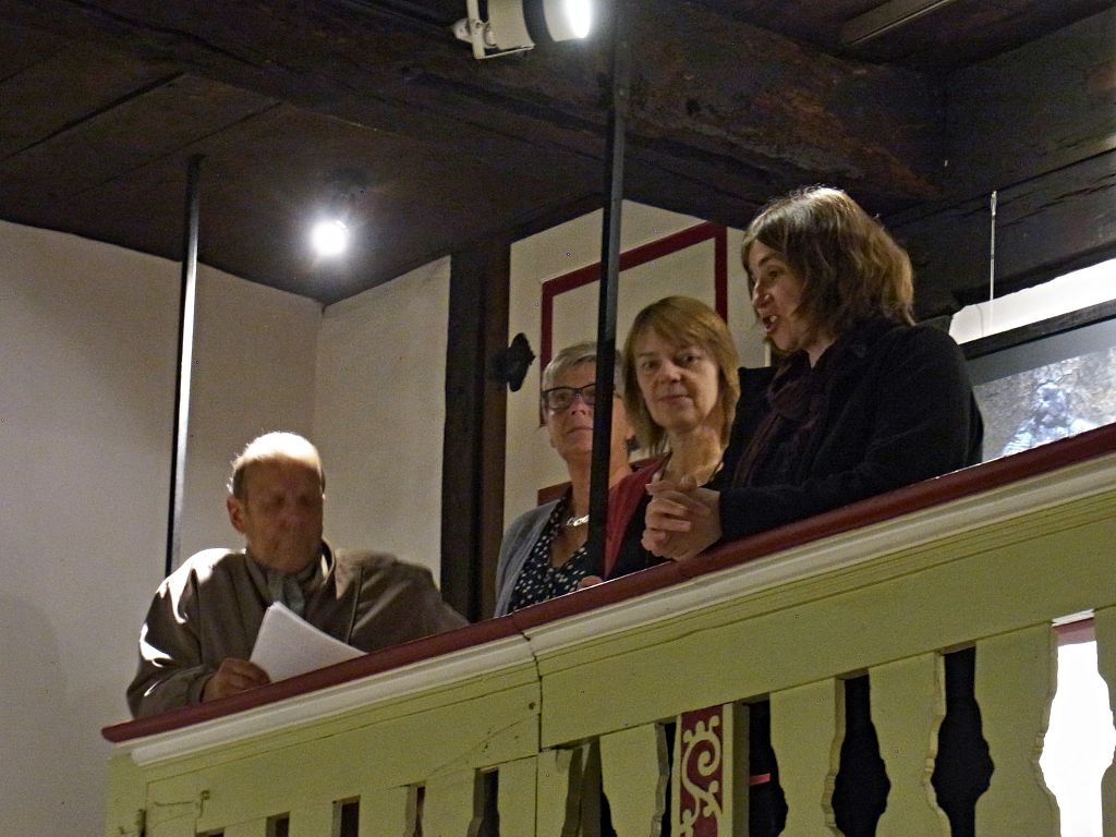 Zur Eröffnung auf der Galerie (von links) Johannes Schepp, Elfriede Schildmann, Karin Warias und Silke Meier (stellvertretende Bürgermeisterin)