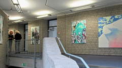 Blick in die Ausstellung mit Beate Freier-Bongaertz und Wolfgang Meluhn