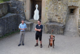 Jürgen Upmeyer und Armin Bauer von der Stiftung Burg Ravensberg (von links)