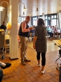 Blick in den Hauptraum mit Einrichtungsleiter Christoph Langewitz und Anke Wienke im Vordergrund