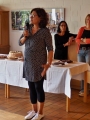 Anke Wienke spricht einige Begrüßungsworte an die Teilnehmer