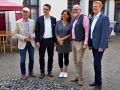 Von links: Gernot Kiesling, der 2. Vorsitzende des Ortsverein Ravensberg e.V. des DRK, Dennis Schwoch (Geschäftsführer), Anke Wienke (Kulturverein Borgholzhausen), Christoph Langewitz (Einrichtungsleiter) und Dirk Speckmann (Bürgermeister)