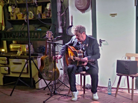Ignatz Netzer an der Gitarre