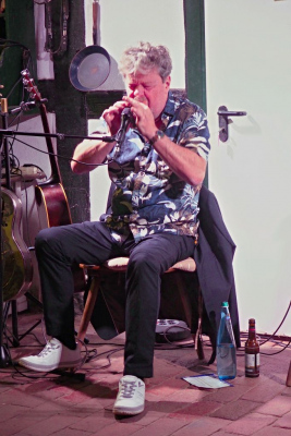 Ignatz Netzer mit Mundharmonika