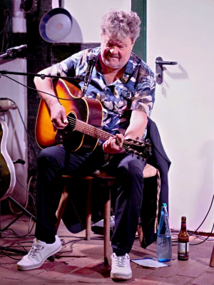 Ignatz Netzer an der Gitarre