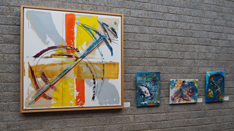 Ulf Richter: Kreuzweg und Acrylpouring-Arbeiten