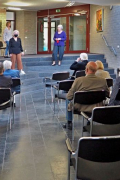 Ausstellungseröffnung, Blick über die Zuschauer