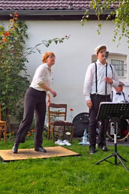 Dorothea Stracke (tap dance),  Dennis Jablonsky (Gesang)
