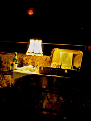 CD-Koffer und untergehender Vollmond