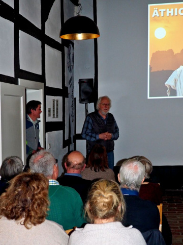 Manfred Warias eröffnet die Veranstaltung