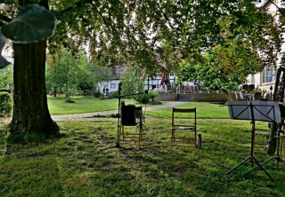 Blick in den Garten, alles ist bereit