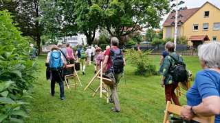 Gemäß dem Titel der Veranstaltung: Wege durch den Garten