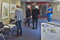 Besucher in der Ausstellung
