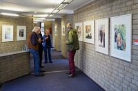 Besucher in der Ausstellung