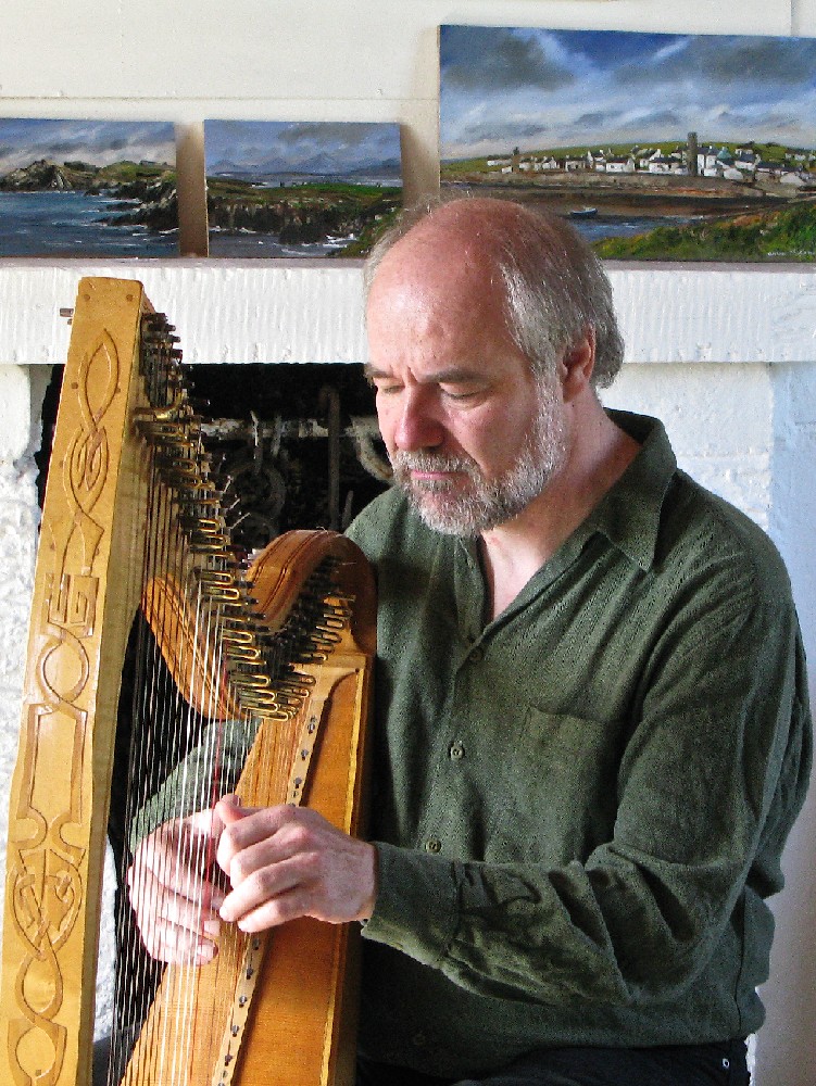 Thomas Loefke mit der keltischen Harfe